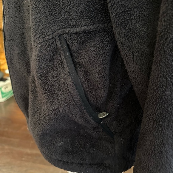 Fluffy Fleece NorthFace hoodie — BUSTED ZIPPER - Picture 5 of 6